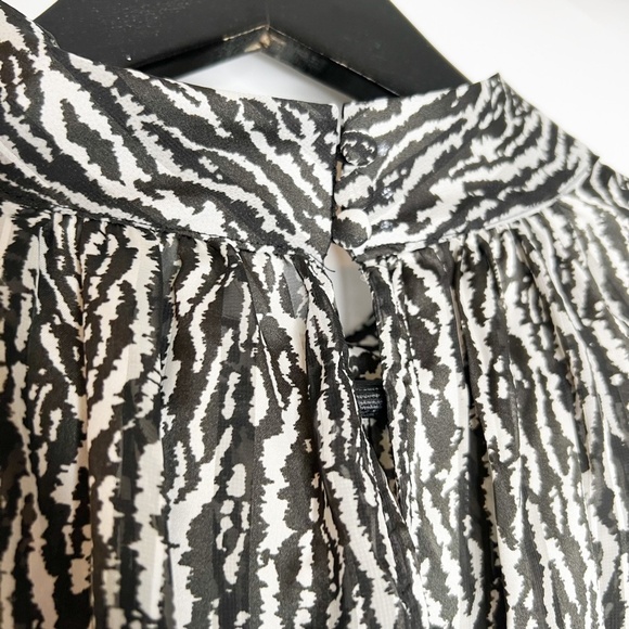H&M Blouse Wide cut Blouse Black Animal Print - Picture 4 of 5